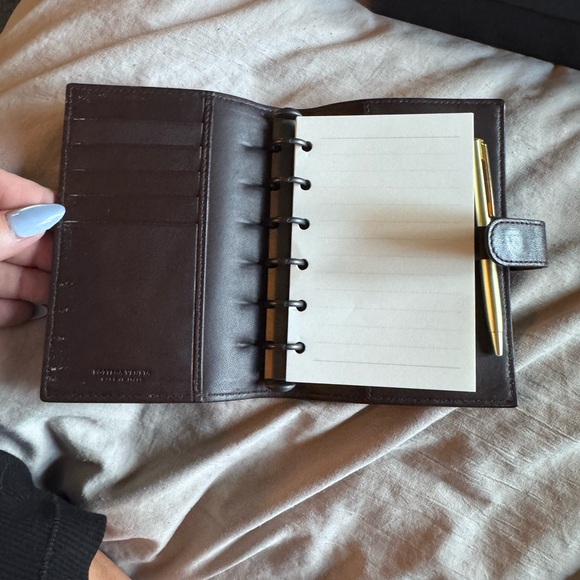 Gorgeous Bottega Veneta agenda with card holders and slip pockets - Picture 2 of 10